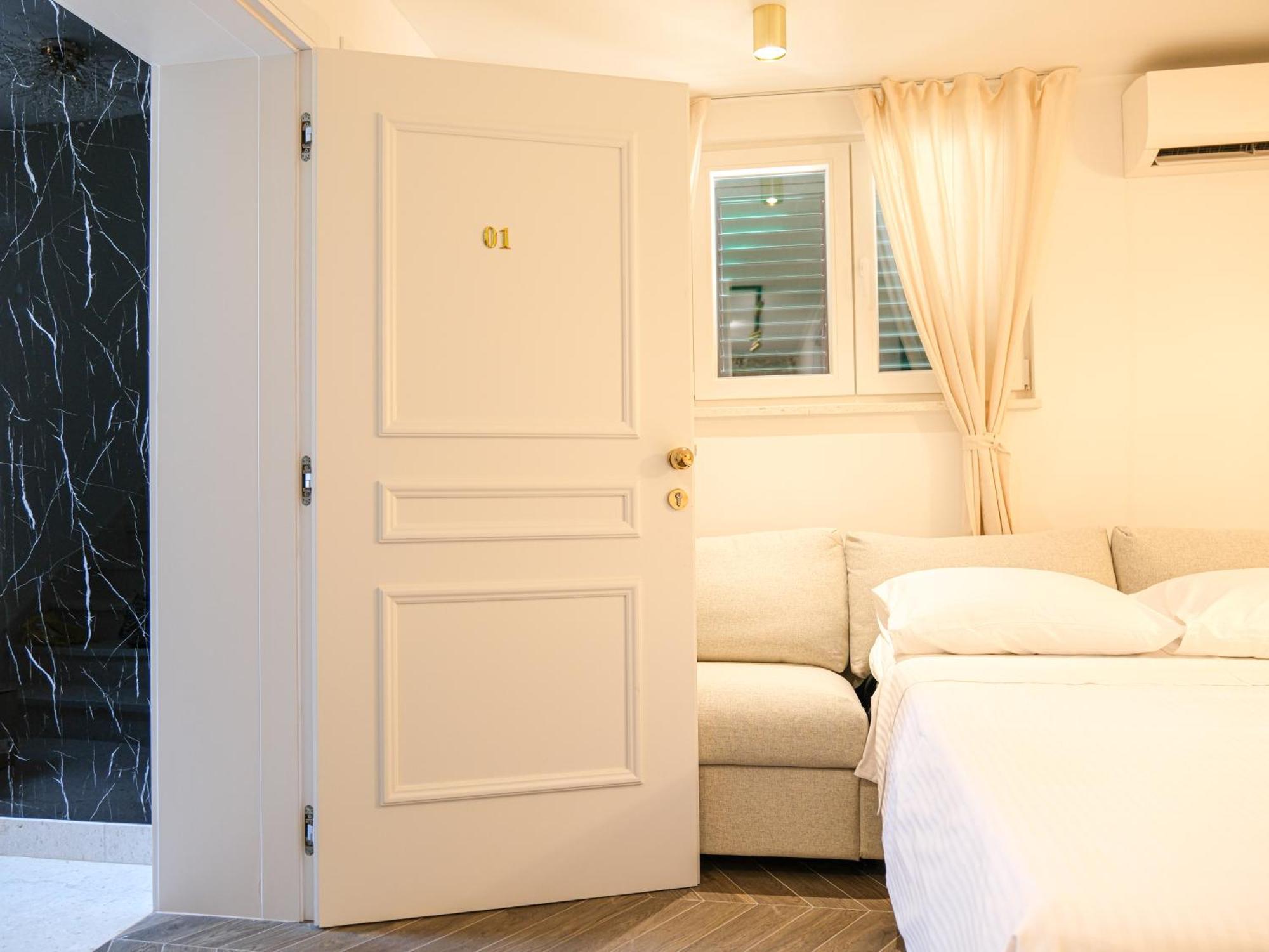Prisca Luxury Rooms With Breakfast Сплит Екстериор снимка